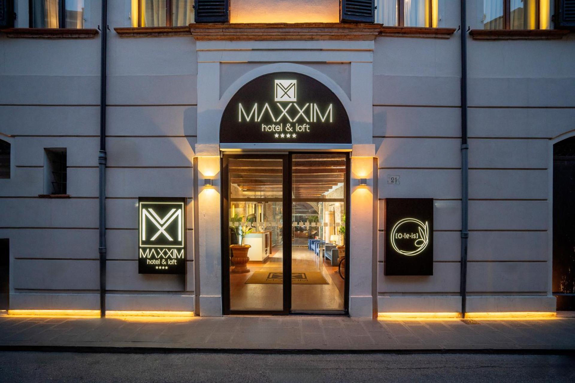 Maxxim Hotel & Loft 费拉拉 外观 照片