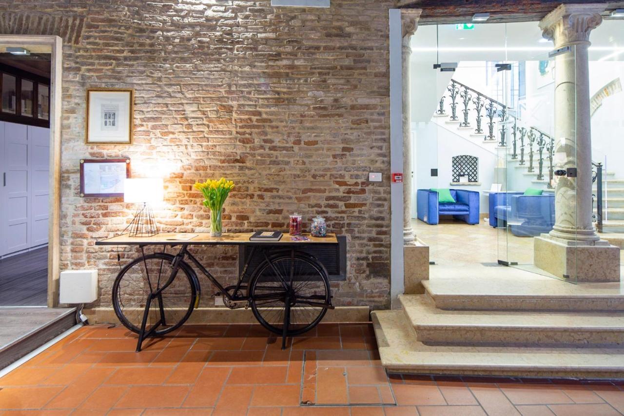 Maxxim Hotel & Loft 费拉拉 外观 照片